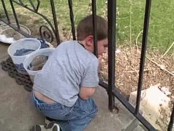 CÁCH ỨNG XỬ CỦA BÀ MẸ KHI CON BỊ MẮC KẸT KHIẾN BỐ MẸ NÀO CŨNG NGỠ NGÀNG