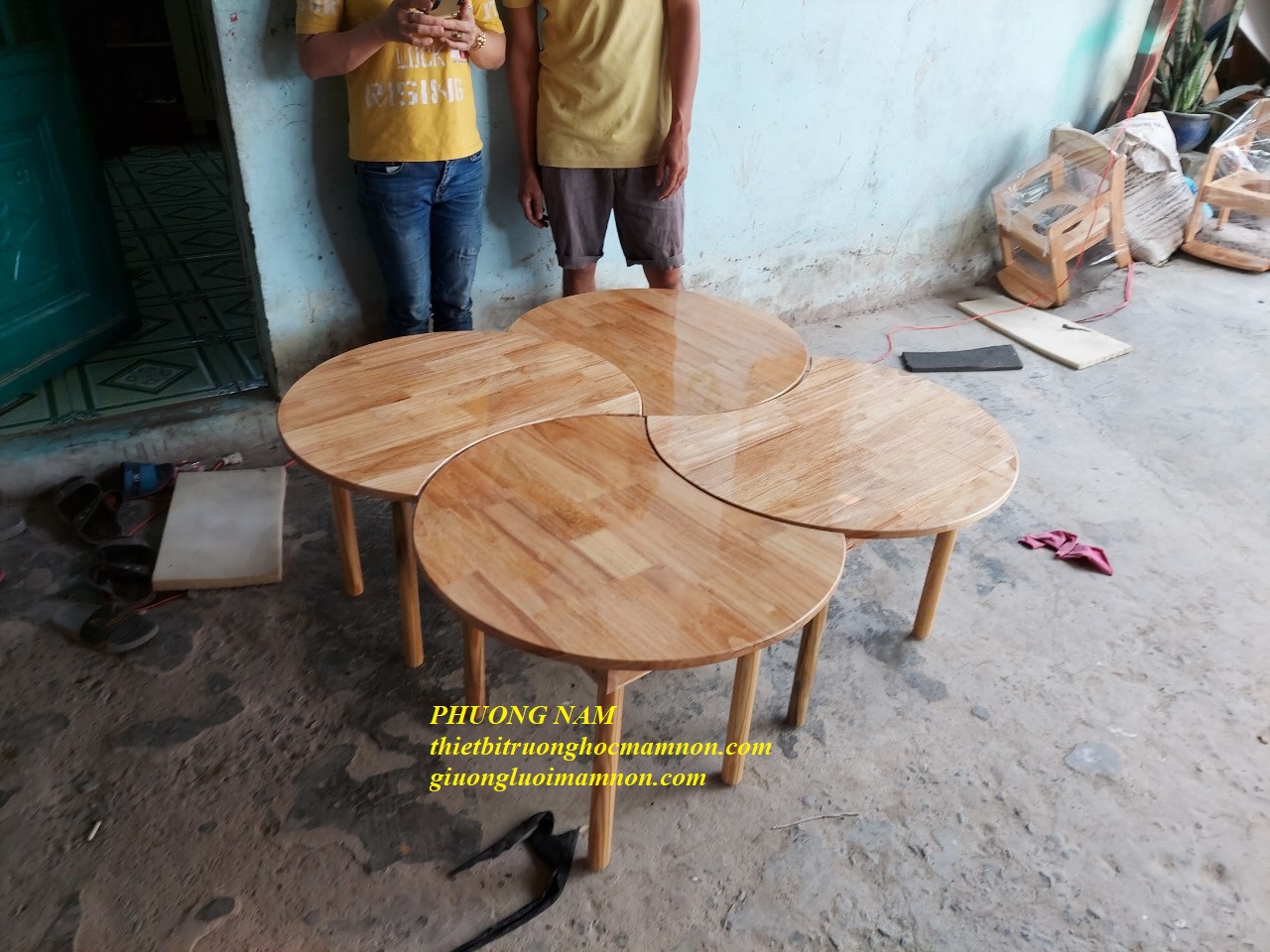 BÀN GỖ TRÒN MẦM NON