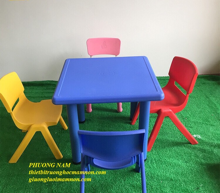 BÀN VUÔNG MẦM NON