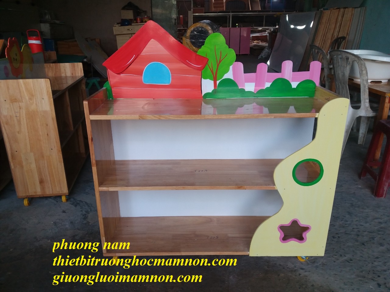 KỆ GỖ MẦM NON GIÁ RẺ 01