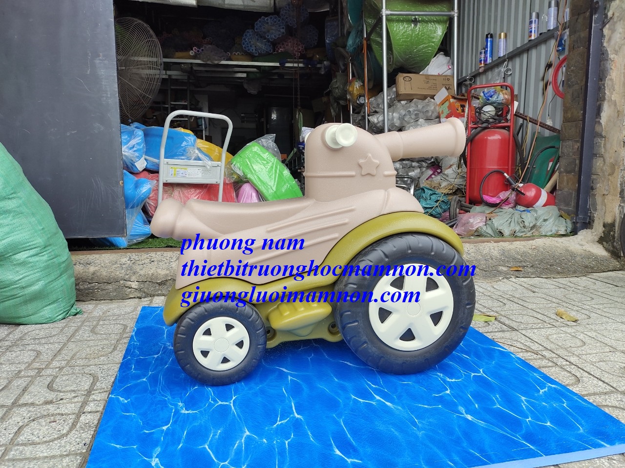 Quái xế 4 bánh cho bé - XE TĂNG